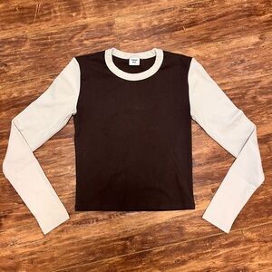 ARITZIA-  SUNDAY BEST Longsleeve